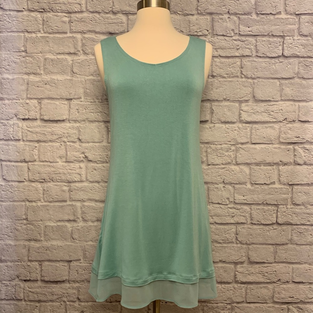 ❗️3/$20❗️🎉HP🎉 Logo by Lori Goldstein Tank with Chiffon Trim